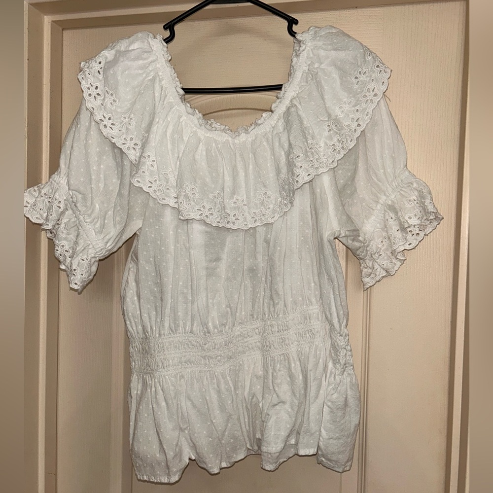 Universal Thread White Ruffled Women's Top